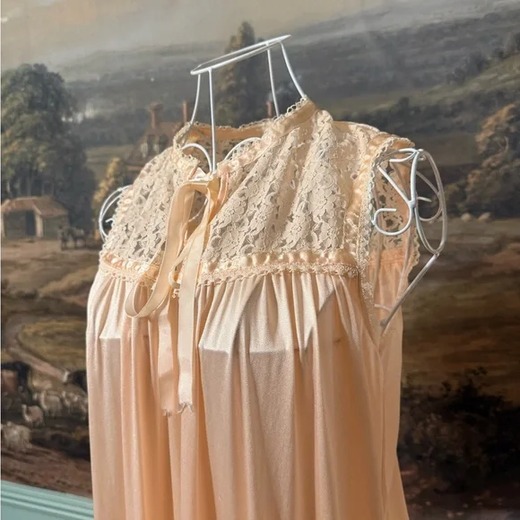 Vintage Peach Satin Lace Nightgown – Full Length – Romantic Cottagecore Lingerie